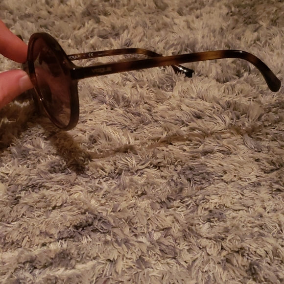 Vogue tortoise shell sunglasses - Picture 4 of 10